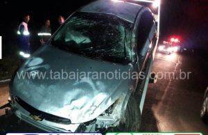 Apos capotar na BR 153 condutor abandona carro e foge do local