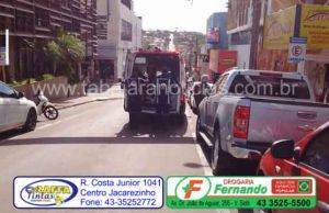 Bandidos roubam quase oito mil reais de casal no centro de Jacarezinho
