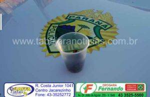 Equipe Rotam da Policia Militar prende carro e encaminha três pessoas com drogas a delegacia em Jacarezinho