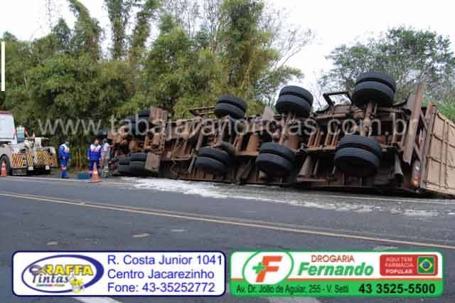 Carreta tomba na BR 153- Tabajara Noticias