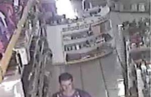 Bandido furta cofrinho de troco solidário da campanha ajude o Lucca assista o vídeo