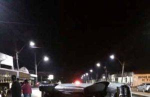 Motorista sai ileso de capotamento na BR 369 em Cambara