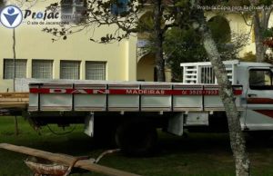 F 4000 roubada em frente residência em Jacarezinho