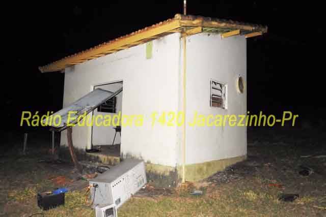 Vândalos destroem transmissor de radio - Tabajara Noticias