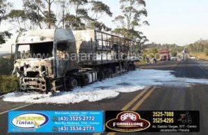 PR 092 já está liberada no trecho onde caminhão carregado com dinamite pegou fogo