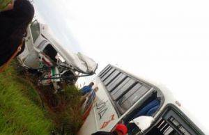 Acidente entre ônibus da Joia e Kombi deixa uma pessoa morta e duas feridas próximo a Ibaiti