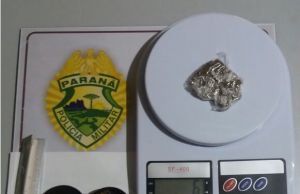 Jovem é detida com porção de maconha no Parque dos Mirantes em Jacarezinho.