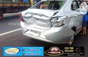Colisão traseira entre carro e carreta na BR 153