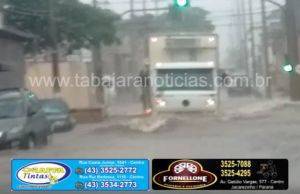 Forte chuva causa alagamentos em Jacarezinho