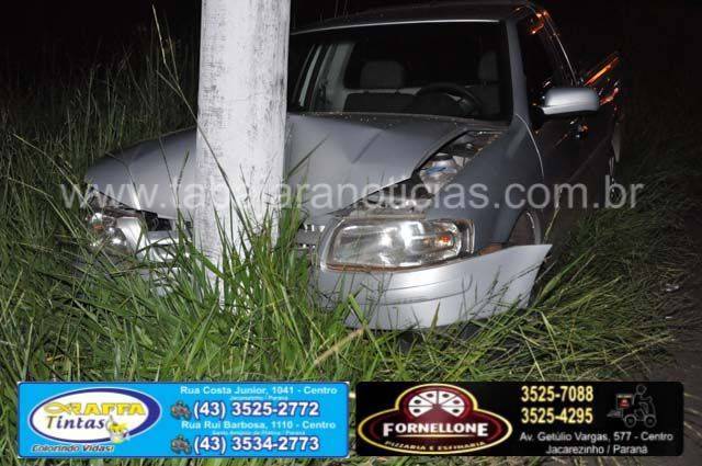 Saveiro bate em poste - Tabajara Noticias