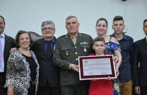 Sargento Rodrigo do Tiro de Guerra recebe titulo do Cidadão Honorário de Jacarezinho