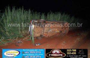 Carro perde o controle sai da pista e tomba na PR 431 entre Jacarezinho e Cambara