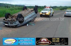 motorista sai ilesa de capotamento na PR 431 em Jacarezinho