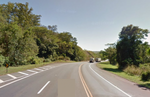 Bandidos armados assaltam caminhão de ração na BR 153 entre Jacarezinho e Santo Antonio