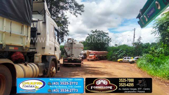 Caminhoneiros bloqueiam entrada de fabrica - Tabajara Noticias