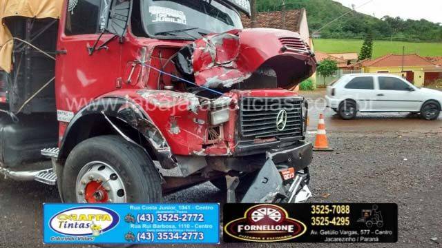 Acidente dois caminhões PR 431 - Tabajara Noticias