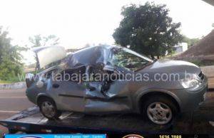 Motorista abandona carro e foge do local após acidente na BR 153