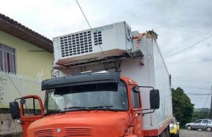 Policia Militar de Pinhalão recupera caminhão com carga de pneus roubado em Jacarezinho