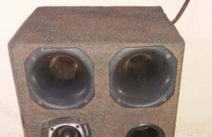 Policia Militar apreende som automotivo de veiculo no centro de Jacarezinho