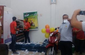 Sorteio da Biz da promoção sucos Trink e Supermercados O Kilão