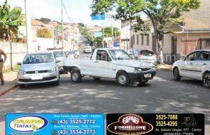 Acidente entre quatro carros no centro de Jacarezinho