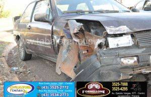 Acidente no trevo da PR 431 com a BR 153 no trevo da Vila Rural envolvendo dois carros