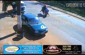 Câmeras de segurança de empresa flagram acidente entre duas motos no Jardim São Luis em Jacarezinho