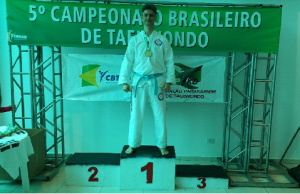 ATLETA DE JACAREZINHO É CAMPEÃO BRASILEIRO DE TAEKWONDO – CATEGORIA POOMSAEATLETA DE JACAREZINHO É CAMPEÃO BRASILEIRO DE TAEKWONDO – CATEGORIA POOMSAE