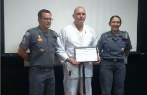 PROFESSOR DE KARATÊ DO 2º BPM É HOMENAGEADO PELA POLÍCIA MILITAR DE OURINHOS