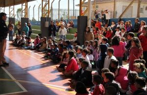 ESCOLA DE JACAREZINHO RECEBE APRESENTAÇÃO DO CANIL DO 2º BPM