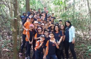 alunos do 5° ano do Colégio Elo realizam trilha no Viveiro Florestal do Instituto Ambiental do Paraná