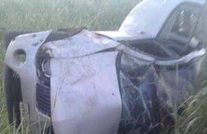 Médico sai ileso de capotamento na PR 431, e no mesmo horário outro acidente deixa dois motociclistas feridos na mesma rodovia