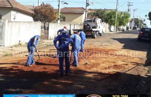 Após rompimento de rede de esgoto Sanepar realiza consertos e libera transito na Curva Da Garapeira