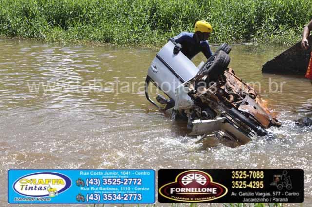 Homem morre ao cair com carro em rio na PR 151 - Tabajara Noticias