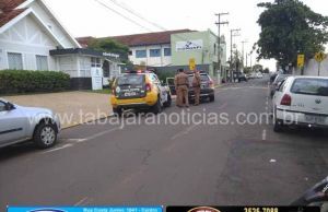 Suspeito de assaltar loja do Um Real é preso pela PM no centro de Jacarezinho.
