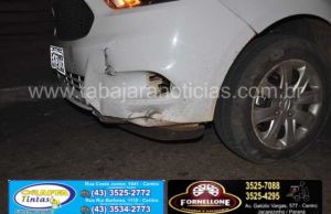 Acidente entre moto e carro deixa motociclista ferido na rotatória das avenidas