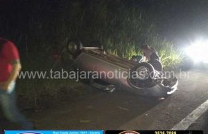 Capotamento no km 16 da BR 153 em Jacarezinho