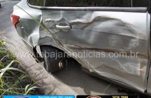 Carro sai da pista e bate em arvore no km 34 da BR 153 em Jacarezinho