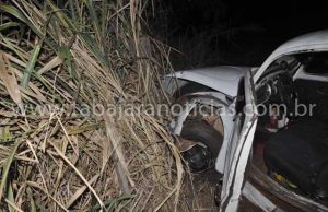 Motorista de Fusca se evade do local após provocar acidente com caminhão na PR 431.