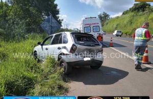 Colisão entre dois carros no km 18 da BR 153 em Jacarezinho
