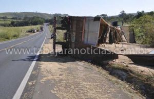 Pai e filho se envolvem em acidente com três carretas na BR 153.