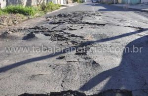 Asfalto Descartável ? chuva arranca asfalto feito a menos de dois meses pela prefeitura de Jacarezinho.