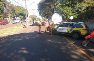 Policia Militar realiza blitz preventiva de transito no centro de Jacarezinho.