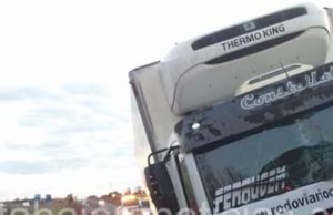 Motorista de caminhão sofre mal súbito e bate na traseira de outro na BR 153.