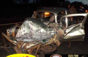 Acidente entre Fusca e carreta deixa motorista ferido na BR 153 em Jacarezinho.