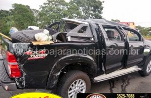 Hilux com cinco pessoas da mesma família capota após colidir com carro na BR 153 em Jacarezinho.