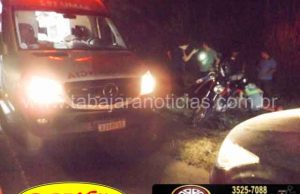 Duas pessoas ficam feridas ao sofrerem queda após pneu da moto estourar na BR 153.