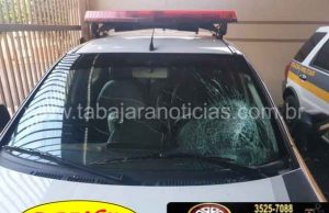 Festa com som alto termina em confusão, viatura apedrejada, prisões de motos, som e da dona da festa em Jacarezinho.