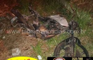 Moto furtada na ultima quarta feira é encontrada queimando na entrada da Vila Rosa em Jacarezinho.