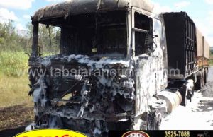 Carreta pega fogo na BR 153 em Jacarezinho, matéria com vídeo.
